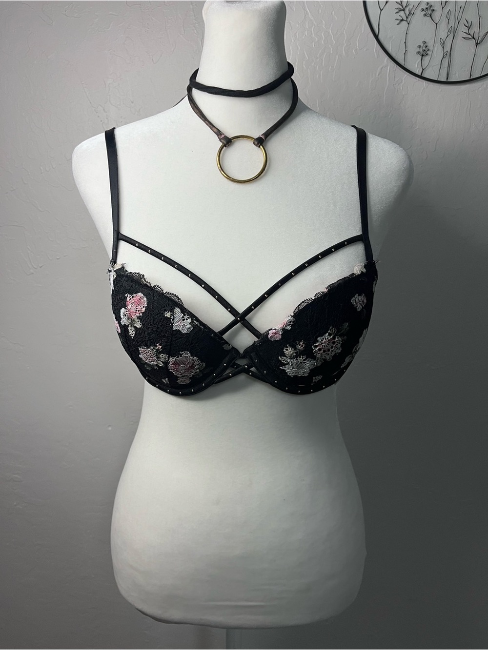 PINK Victoria's Secret Floral Lace Strappy Push-Up Bra Size 34B